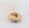 boucles d'oreilles en or motifs vidés chacune sertie d'une ligne de saphirs et oxydes or 750 millième (18 ct) 1,13g