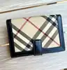 portefeuille burberry en toile à motif carreaux beige et cuir noir