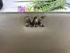 portefeuille michael kors carryall en cuir vert olive