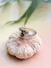 bague croisée en 2 ors centrée d'un saphir et 2 petits diamants or 750 millième (18 ct) 2,65g