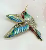 broche en émail bleu et rose motif colibri