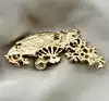 broche éventail à motif floral
