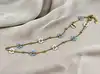 collier chaîne orné de fleurs en bills et perles synthétiques