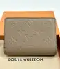 portefeuille compact louis vuitton cléa en cuir mogogram de couleur tourelle