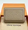 portefeuille compact louis vuitton cléa en cuir mogogram de couleur tourelle