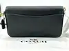 sac bandoulière coach wyn en cuir noir grainé, avec une poche amovibles plate avec 6 fentes