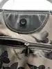 sac cabas longchamp roseau en cuir verni noir effet froissé avec son fermoir métallique argenté