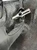 sac cabas longchamp roseau en cuir verni noir effet froissé avec son fermoir métallique argenté