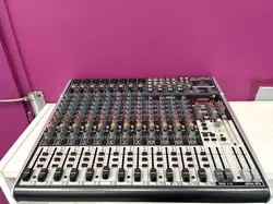 table de mixage behringer xenyx x2222usb