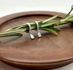 1665610 boucles d'oreilles créoles sertie d'oxydes, avec des pendants en forme de goutte d’eau argent 925 millième (22 ct) 1,27g
