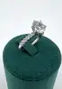 bague bague solitaire centrée d'un oxyde épaulé de 2 lignes de petits oxydes argent 925 millième (22 ct) 3,01g