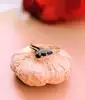bague v en 2 ors centrée de 3 saphirs forme navette or 750 millième (18 ct) 1,75g
