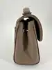 sac à bandoulière michael kors en cuir saffiano beige avec poignée