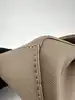 sac à bandoulière michael kors en cuir saffiano beige avec poignée