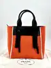 sac à main prada ouverture en toile orange et cuir noir