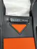 sac à main prada ouverture en toile orange et cuir noir