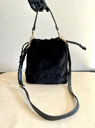 sac seau oroton en fausse fourrure noir à bandoulière