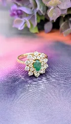 bague émeraude entourée de 2 rangs d'oxydes or 750 millième (18 ct) 4,18g