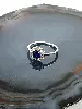 bague solitaire en argent centrée d'un oxyde bleu entourée de petits oxydes argent 925 millième (22 ct) 1,86 g