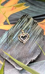 pendentif double coeurs en or dont un serti de petits diamants or 750 millième (18 ct) 1,45g