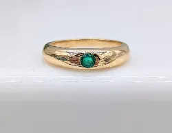 bague bombée en or centrée d'une petite émeraude taille rond or 750 millième (18 ct) 5,09g
