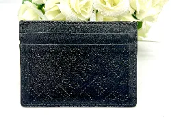 porte-cartes burberry en cuir avec logo perforé couleur noire