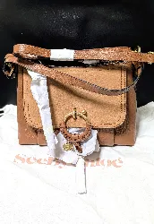 sac à bandoulière see by chloé joan en cuir grainé et daim couleur marron avec la bijouterie en métal doré or vielli