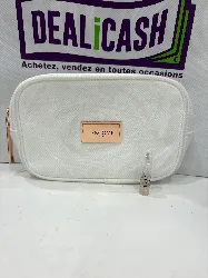 trousse de toilette lamcôme blanc
