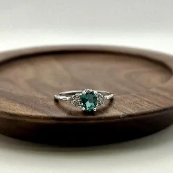 1973250 bague solitaire avec une pierre verte et epaulé d'oxydes t54 argent 925 millième (22 ct) 2,3g argent 925 millième (22 ct) 