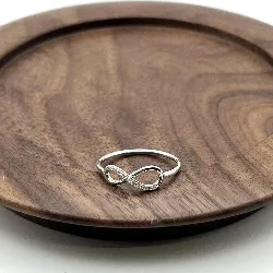 1989810 bague motif infini orné d'oxydes t54 argent 925 millième (22 ct) 0,98g argent 925 millième (22 ct) 0,98g