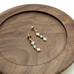 23080610 boucles d'oreilles ligne d'oxydes carrés t0,5 x 2 cm