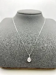 87399045 collier orné d'une pierre coupe poire et entourée d'oxydes argent 925 millième (22 ct) 3,76g argent 925 millième (22 ct) 