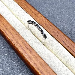 bague argent demi alliance avec oxydes noirs argent 925 millième (22 ct) 1,09g