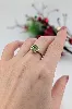 bague en orcentrée d'un péridot entouré de 20 petits diamants or 585 millième (14 ct) 2,79g