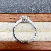 bague solitaire en argent centrée d'un oxydes argent 925 millième (22 ct) 1,64g