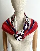 carré 90 / foulard hermès en soie dans les tons dominants rouge et bleu