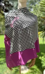châle / grand carré christian dior 120x120cm à motif pied-de-poule et noeud papillon