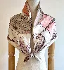 foulard / carré 90 hermès cheval de mer en soie fond beige