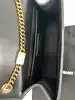 sac à chaîne yves saint laurent kate en cuir noir embossé crocodile, édition spéciale noël 2023