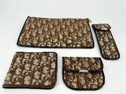 set d'accessoires dior vintage en toile monogrammée beige et marron avec finitions en cuir marron