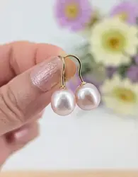 boucles d'oreilles col de cygne chacune ornée d'une perle de culture couleur rose pale or 750 millième (18 ct) 3,66g