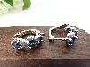 boucles d'oreilles créoles en argent 925 chacune sertie de 3 oxydes bleus entourés de petits oxydes blancs argent 925 millième (22