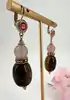 boucles d'oreilles pendantes satellite paris en métal doré, oeil de tigre et quartz rose