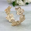 bracelet jonc motif fleur pavé d'oxydes en acier doré