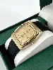 montre omega constellation, mouvement quartz, boîtier en métal doré, bracelet en cuir noir neuf, de remplacement, non d'origine.