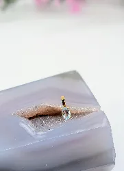 pendentif serti d'une topaze taille ovale or 750 millième (18 ct) 0,52g