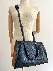 sac à bandoulière lancel lison en cuir bleu, noir et marron