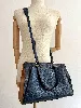 sac à bandoulière lancel lison en cuir bleu, noir et marron