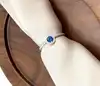 2966460 bague solitaire perlée avec oxydes bleu rond et incolores t56
