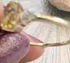 bague or centrée d'une citrine épaulée de 6 oxydes or 375 millième (9 ct) 0,86g